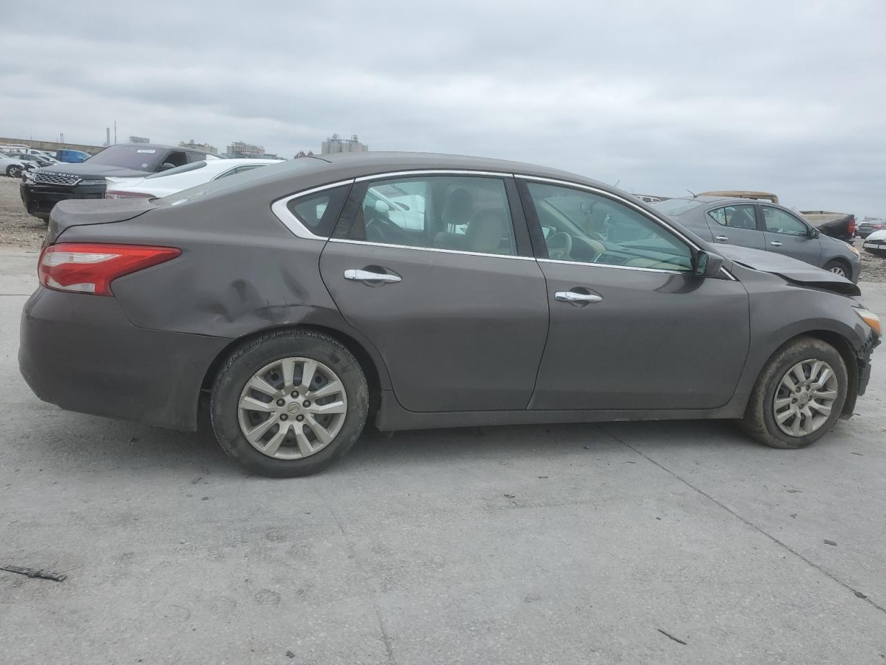 2016 Nissan Altima VIN 1N4AL3AP7GN325949 Copart auction photo, front end / rear end damage thumbnail 3