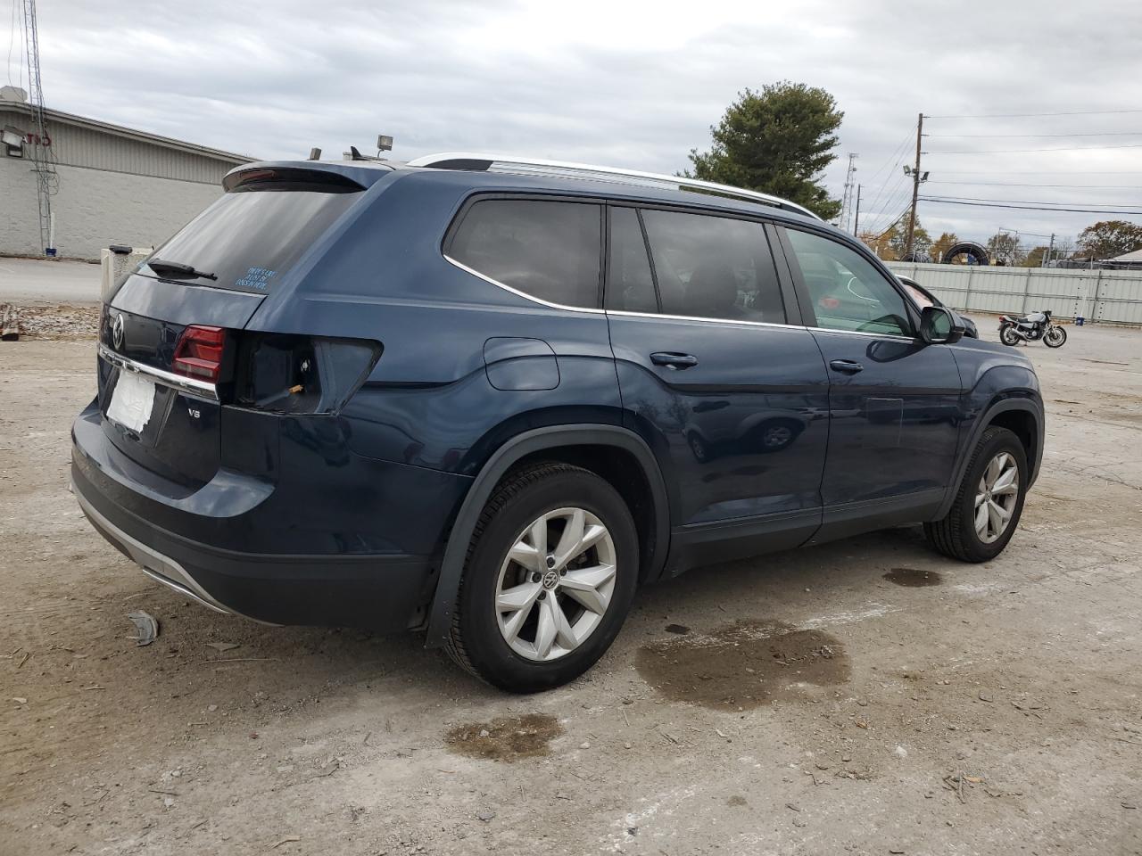 2018 Volkswagen Atlas VIN 1V2AR2CA9JC588635 Copart auction photo, side / rear end damage thumbnail 3