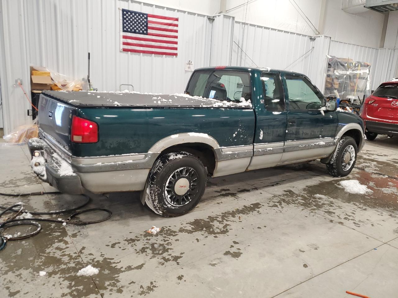 1998 GMC Sonoma VIN 1GTCT19XXW8528083 Copart auction photo, side damage thumbnail 3