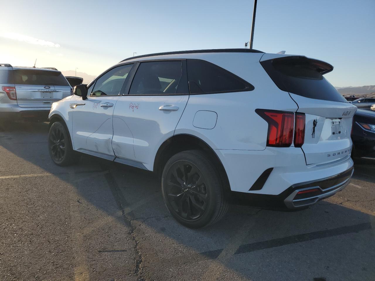 2022 KIA Sorento VIN 5XYRK4LF6NG150785 Copart auction photo, front end damage thumbnail 2