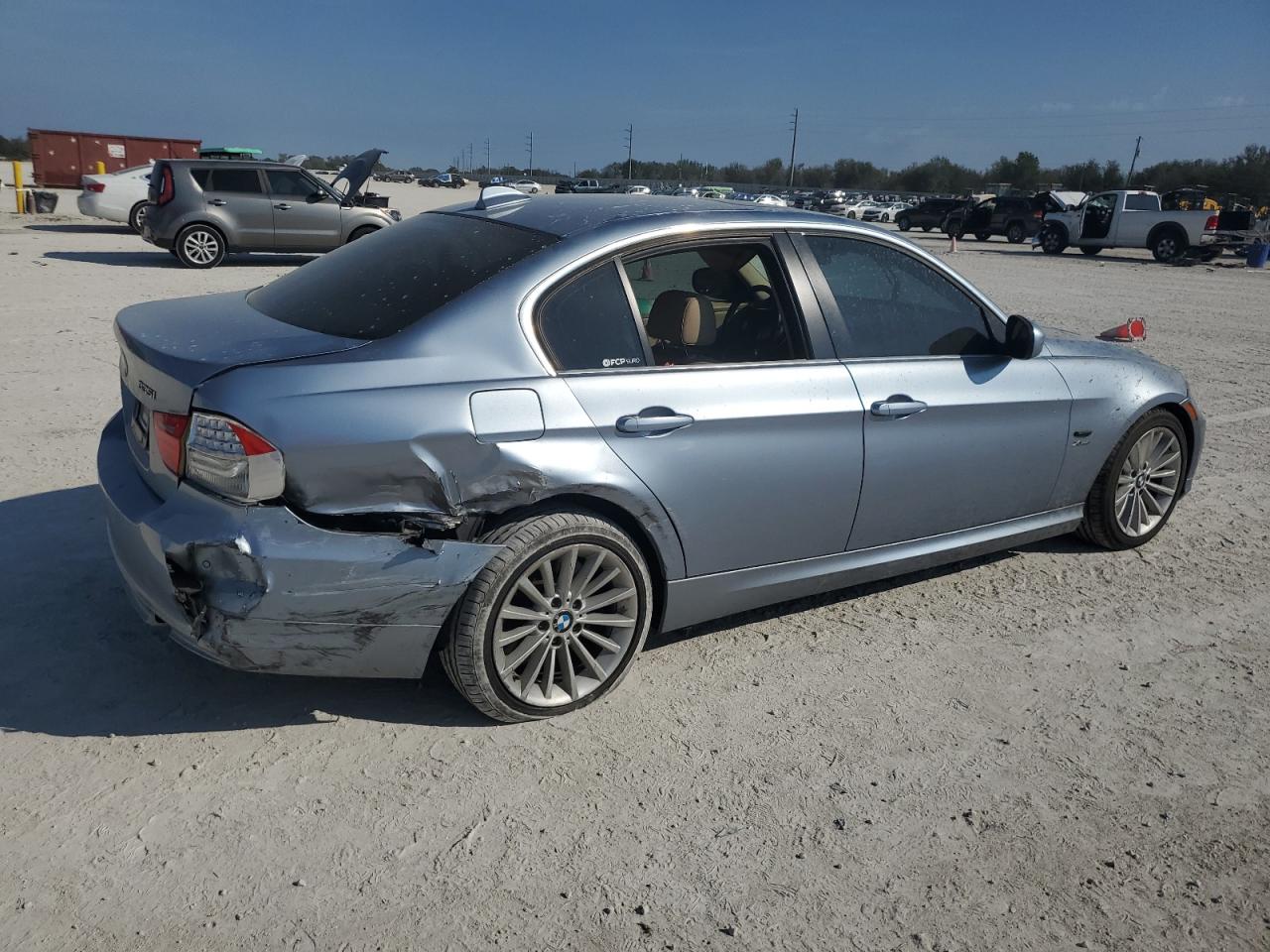 2009 BMW 3er VIN WBAPL33569A405914 Copart auction photo, side / rear end damage thumbnail 3