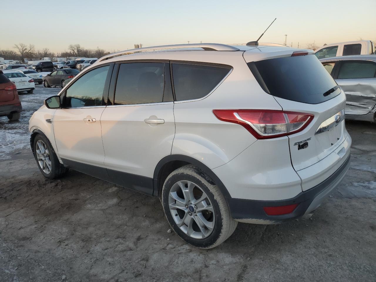 2016 Ford Escape VIN 1FMCU0J91GUC10927 Copart auction photo, front end damage thumbnail 2