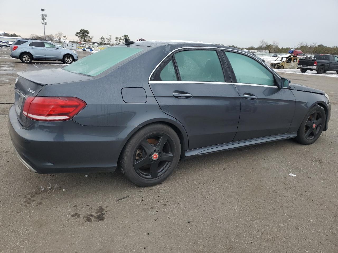2014 Mercedes-Benz E-klasse VIN WDDHF8JB8EA905352 Copart auction photo, minor dent/scratches damage thumbnail 3