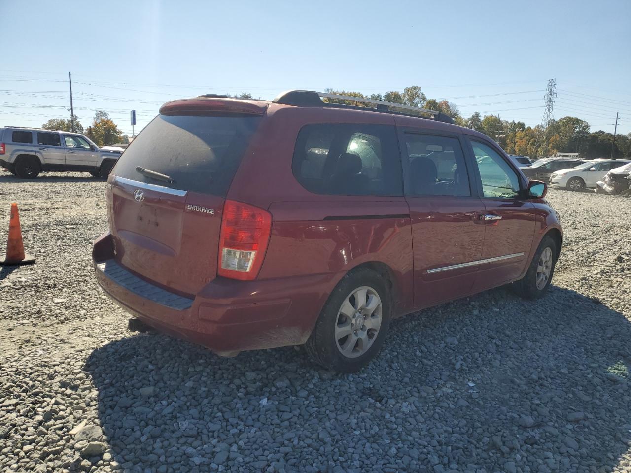 2007 Hyundai Entourage VIN KNDMC233776035717 Copart auction photo, normal wear damage thumbnail 3