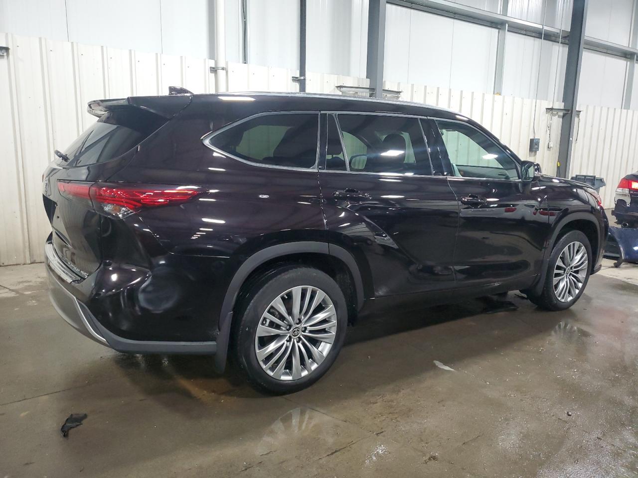 2020 Toyota Highlander VIN 5TDFZRBH5LS022035 Copart auction photo, side / front end damage thumbnail 3