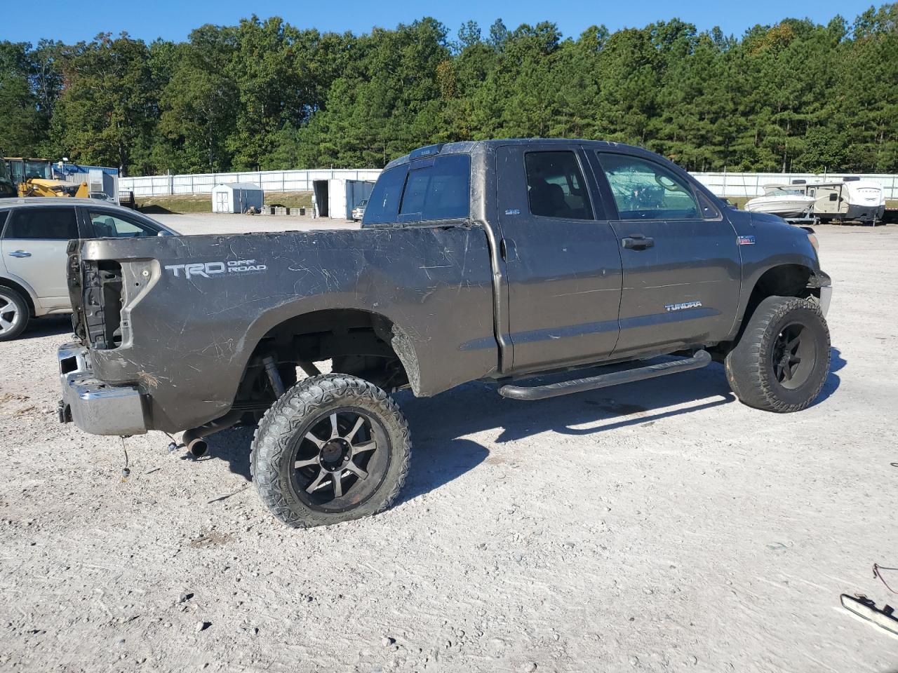 2010 Toyota Tundra VIN 5TFUY5F19AX146347 Copart auction photo, vandalism damage thumbnail 3