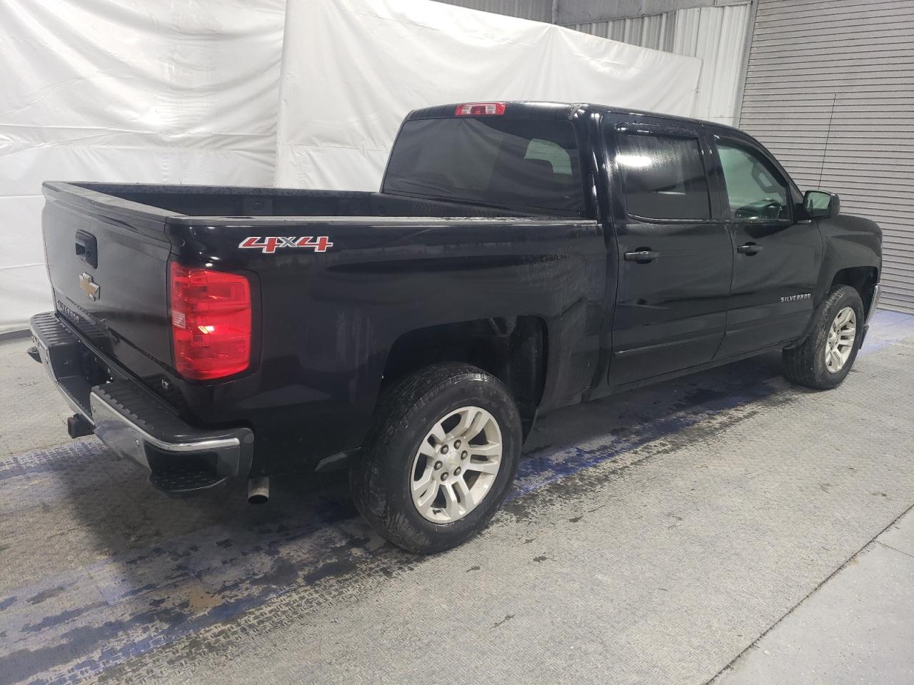 2017 Chevrolet Silverado VIN 3GCUKREC2HG398466 Copart auction photo, mechanical / minor dent/scratches damage thumbnail 3