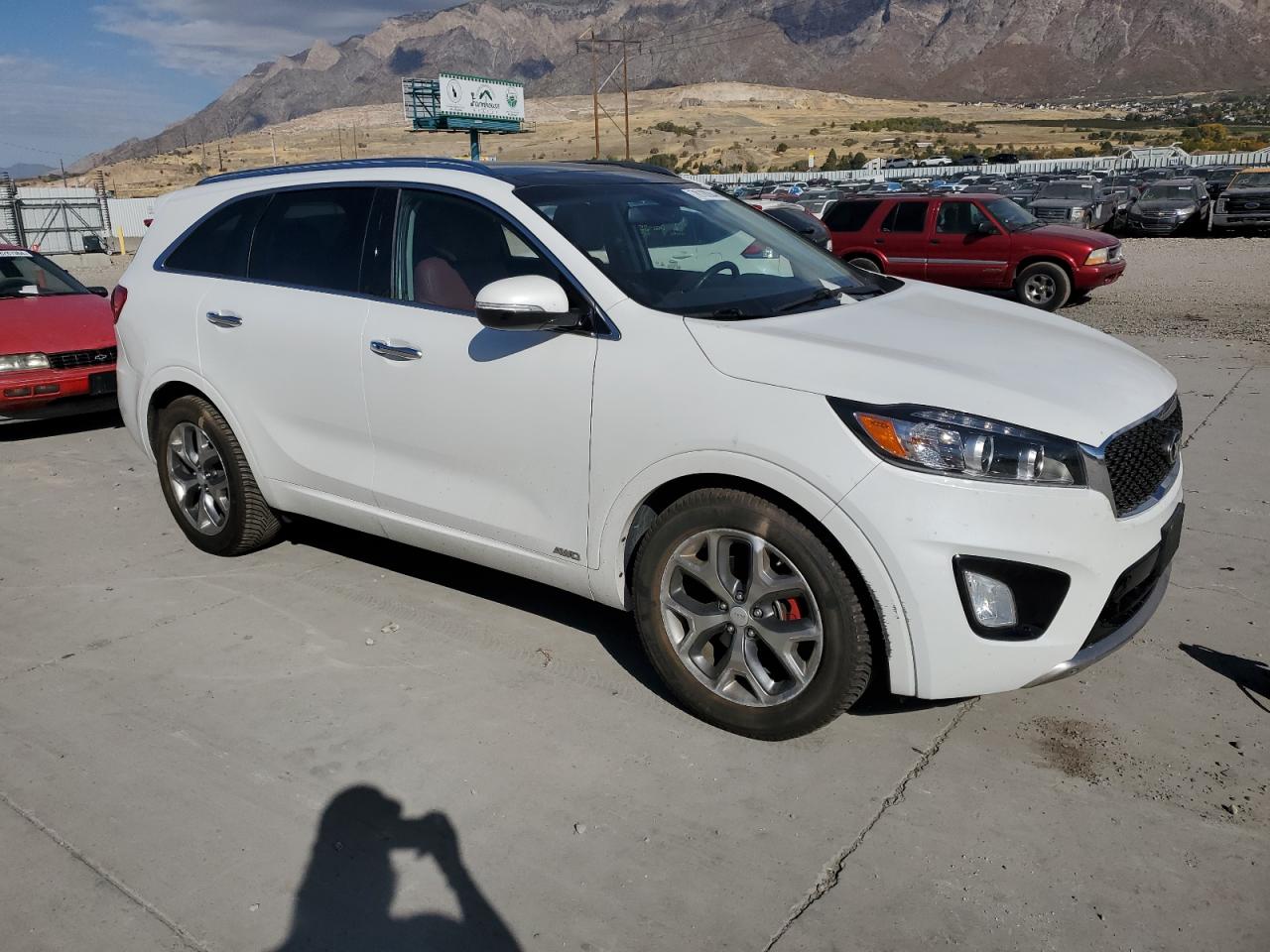 2017 KIA Sorento VIN 5XYPKDA56HG227984 Copart auction photo, front end damage thumbnail 4