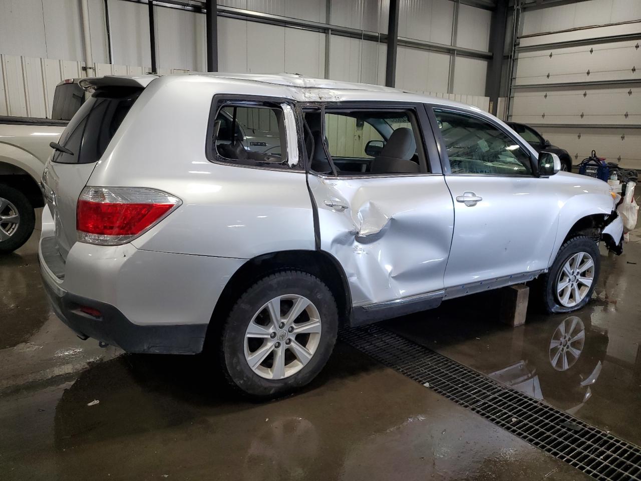 2013 Toyota Highlander VIN 5TDZK3EH6DS127890 Copart auction photo, rollover damage thumbnail 3