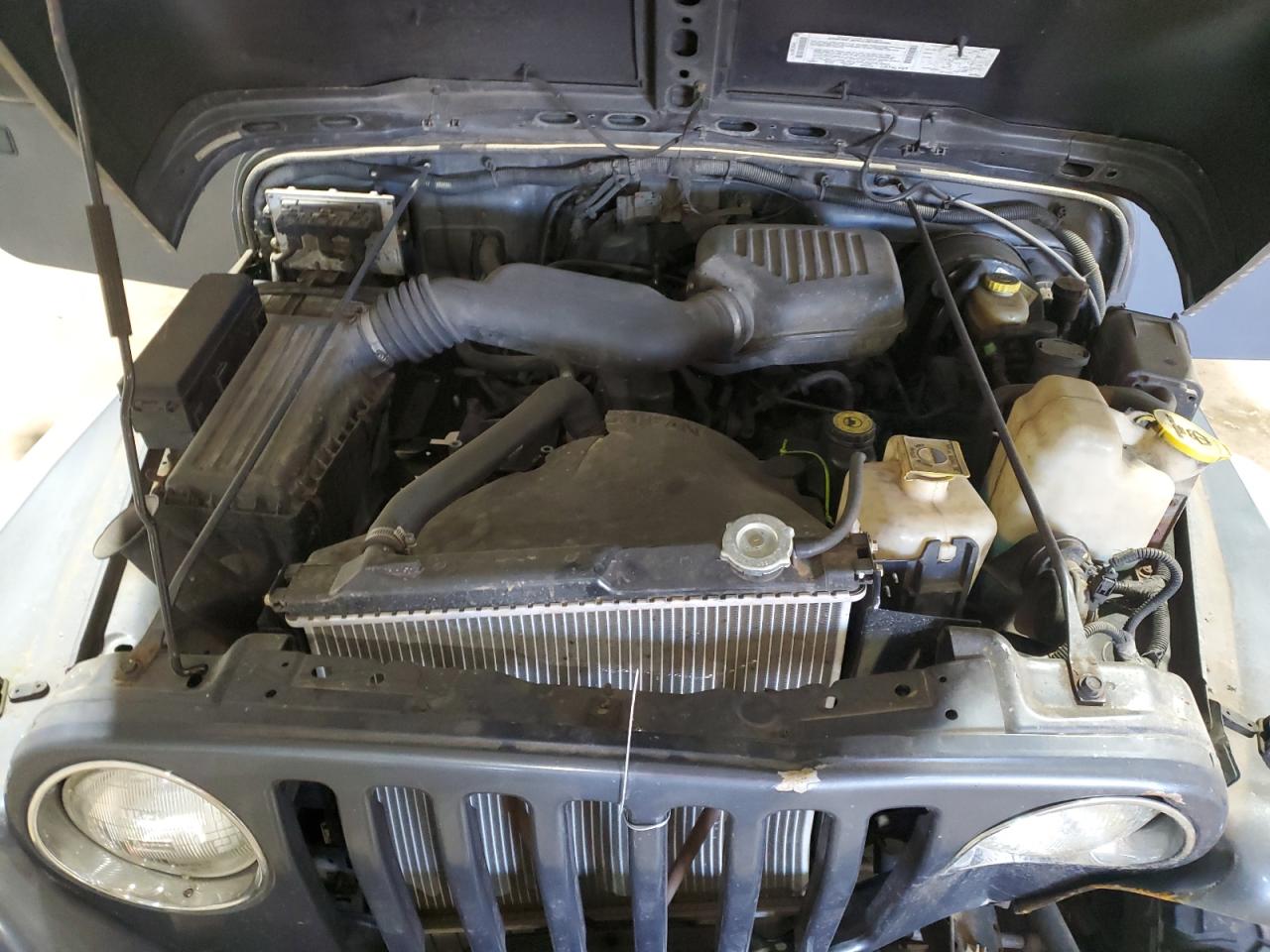 2001 Jeep Wrangler VIN 1J4FA29P31P357744 Copart auction photo, front end damage thumbnail 11