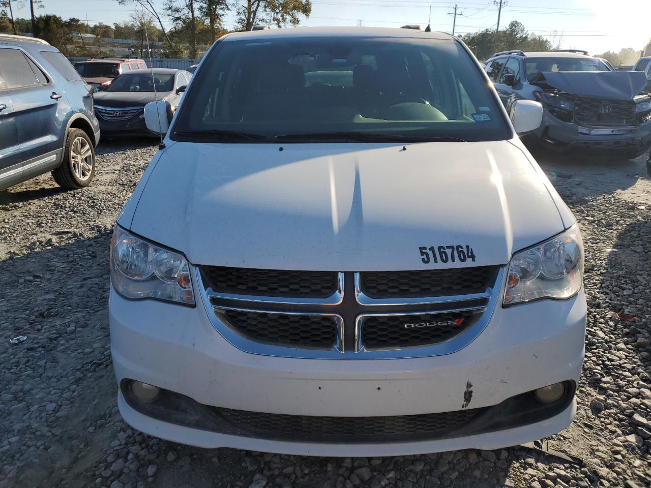 2019 Dodge Caravan VIN 2C4RDGCG5KR516764 Copart auction photo, minor dent/scratches damage thumbnail 5