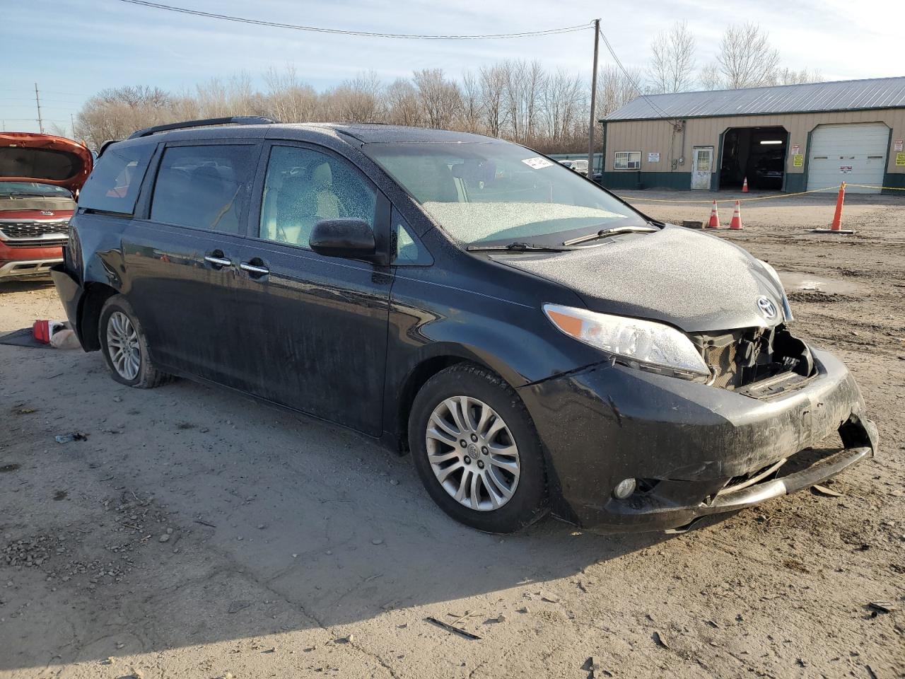2015 Toyota Sienna VIN 5TDYK3DC3FS687015 Copart auction photo, front end / rear end damage thumbnail 4