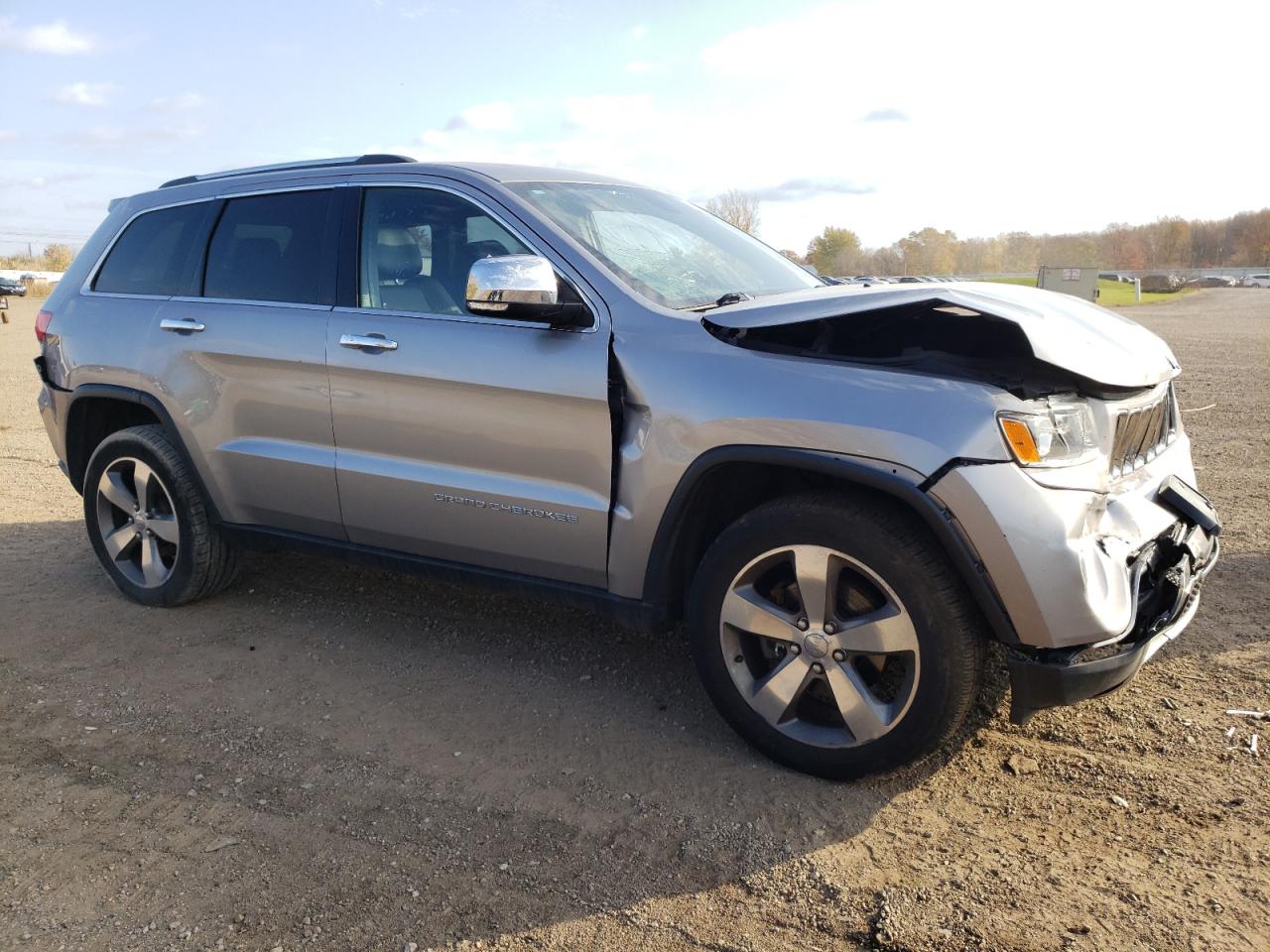 2015 Jeep Grand Cherokee VIN 1C4RJFBG2FC612578 Copart auction photo, vandalism / all over damage thumbnail 4