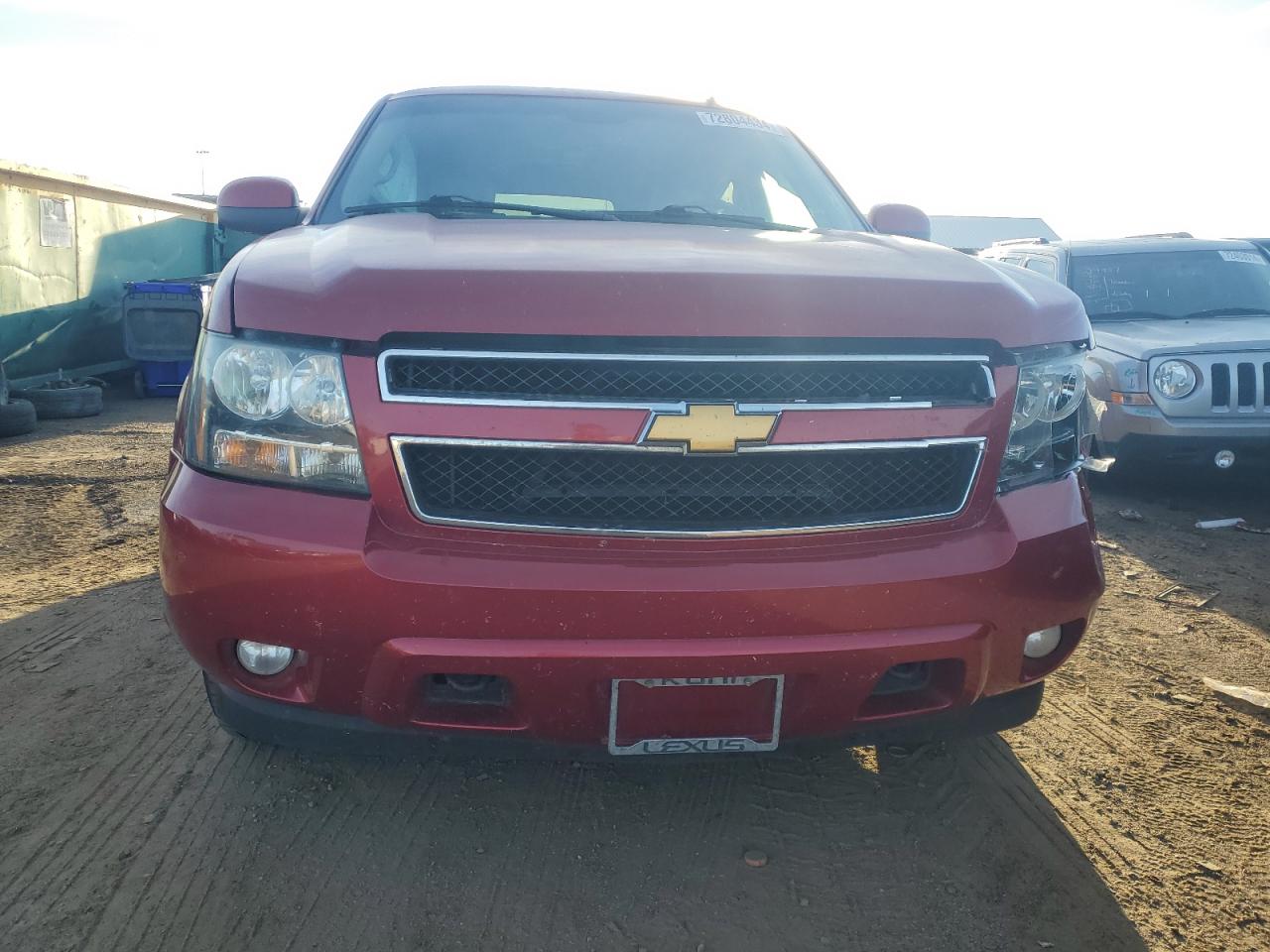 2014 Chevrolet Suburban VIN 1GNSKJE79ER228670 Copart auction photo, front end / side damage thumbnail 5