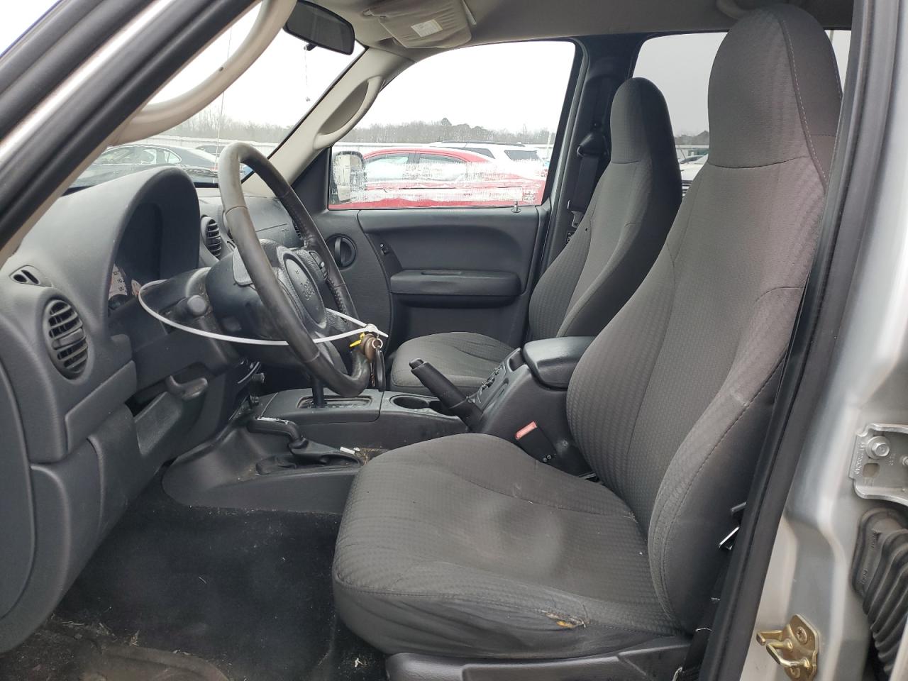 2004 Jeep Liberty (North America) VIN 1J8GL48K44W318430 Copart auction photo, front end / minor dent/scratches damage thumbnail 7