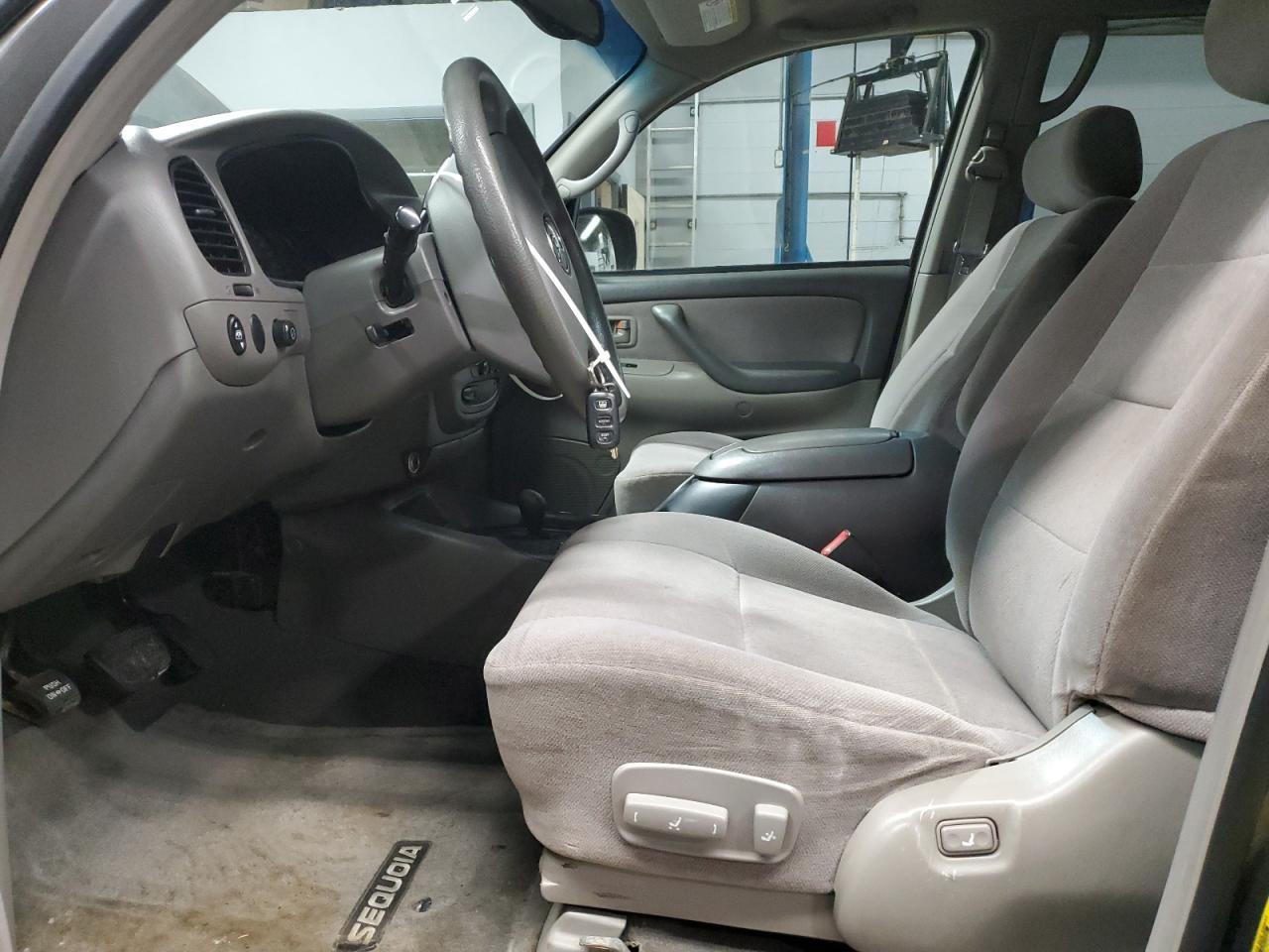 2004 Toyota Sequoia VIN 5TDBT44A94S206320 Copart auction photo, undercarriage / minor dent/scratches damage thumbnail 7
