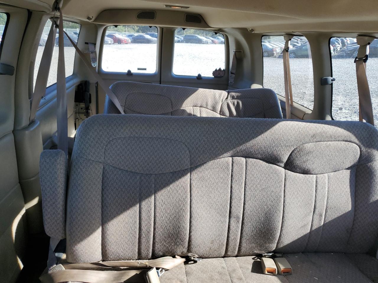 2000 GMC Savana VIN 1GJGG25R0Y1172069 Copart auction photo, front end damage thumbnail 10