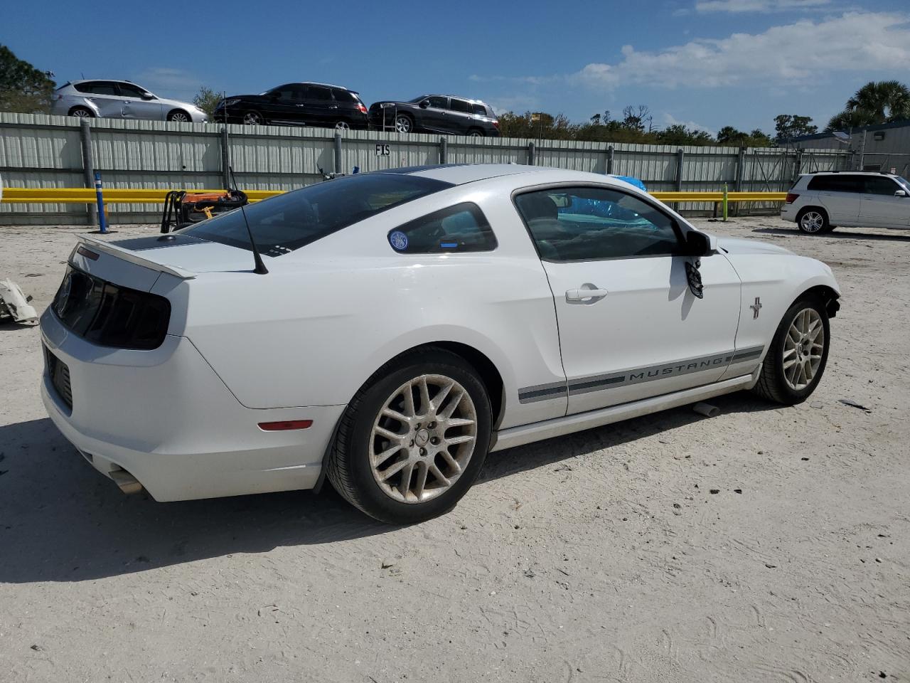 2014 Ford Mustang VIN 1ZVBP8AM9E5319568 Copart auction photo, front end / side damage thumbnail 3