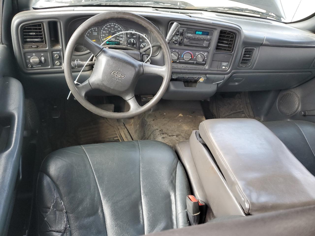 2000 Chevrolet Silverado VIN 2GCEC19TXY1319485 Copart auction photo, front end damage thumbnail 8