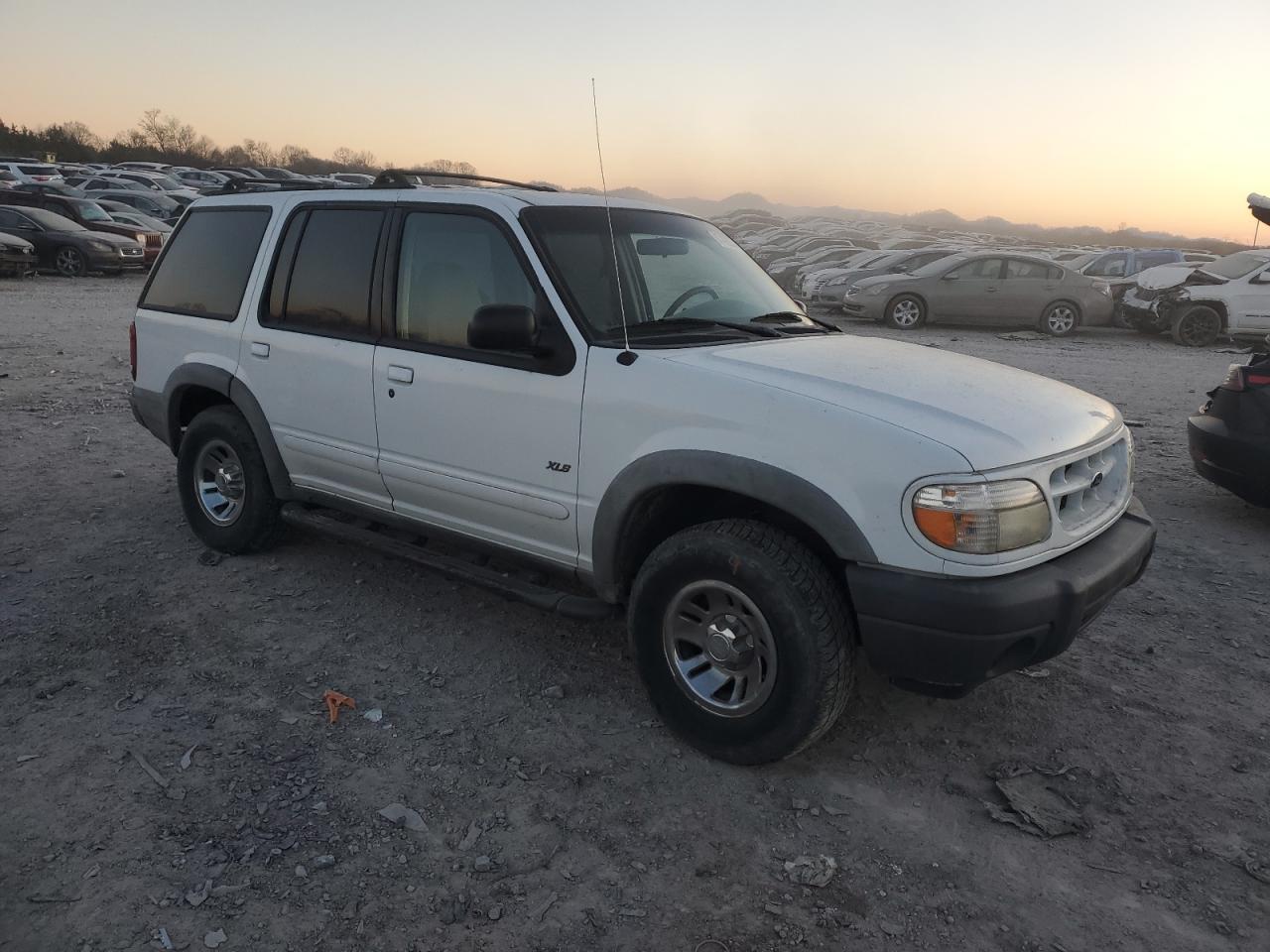 2000 Ford Explorer VIN 1FMZU72E9YZA98820 Copart auction photo, all over damage thumbnail 4