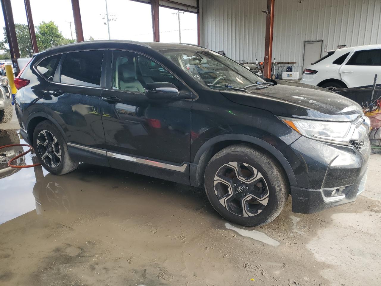 2017 Honda CR-V VIN 5J6RW1H9XHL015561 Copart auction photo, water/flood damage thumbnail 4
