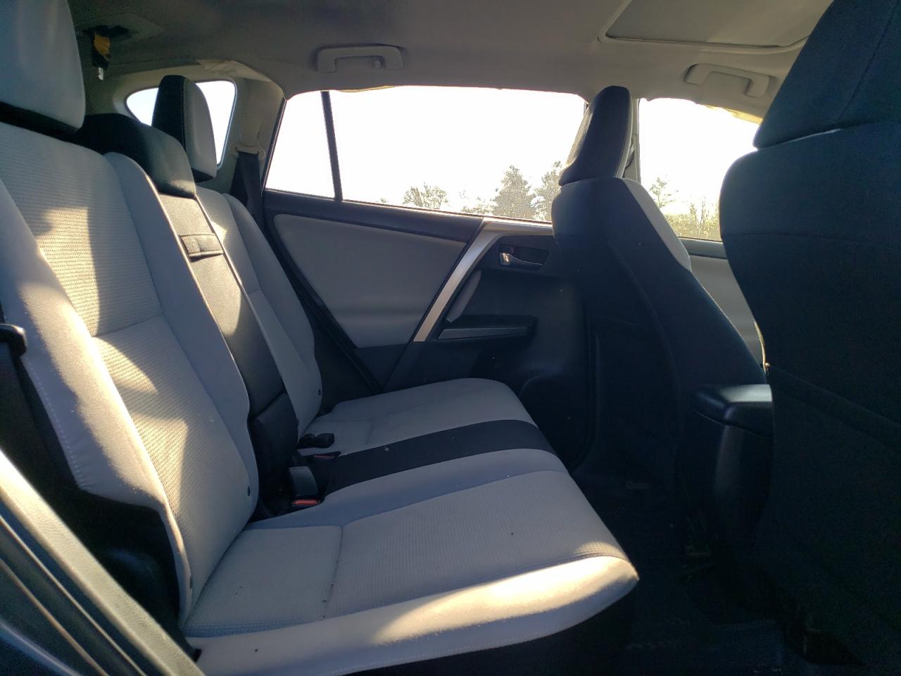 2016 Toyota RAV 4 VIN JTMRJREV1GD039695 Copart auction photo, front end / minor dent/scratches damage thumbnail 11