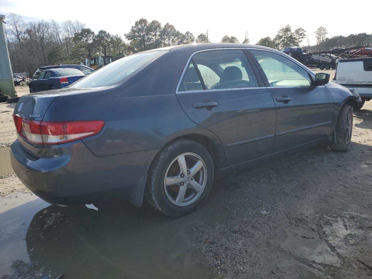 2004 Honda Accord VIN 1HGCM56724A009187 Copart auction photo, front end / minor dent/scratches damage thumbnail 3
