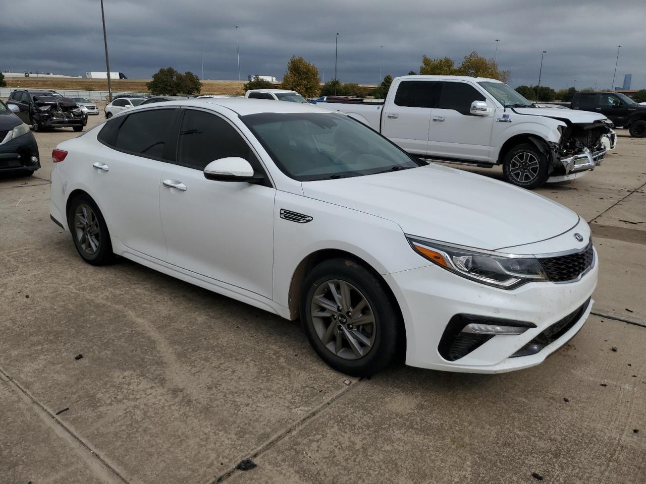 2019 KIA Optima VIN 5XXGT4L3XKG358517 Copart auction photo, side / rear end damage thumbnail 4