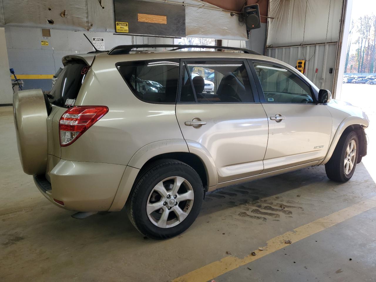 2009 Toyota RAV 4 VIN JTMZF34VX95000388 Copart auction photo, front end damage thumbnail 3