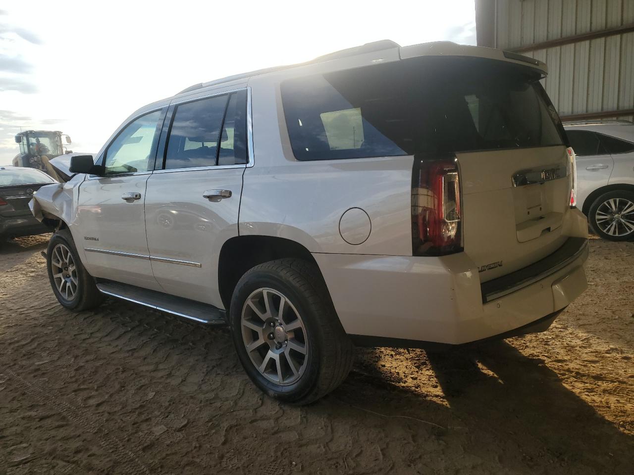 2019 GMC Yukon VIN 1GKS1CKJ7KR370524 Copart auction photo, front end / minor dent/scratches damage thumbnail 2