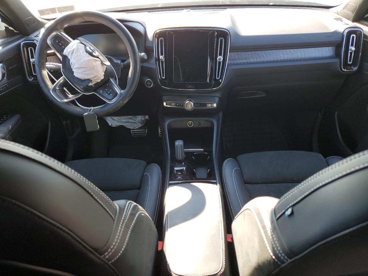 2021 Volvo XC40 VIN YV4162UM7M2569317 Copart auction photo, front end damage thumbnail 8