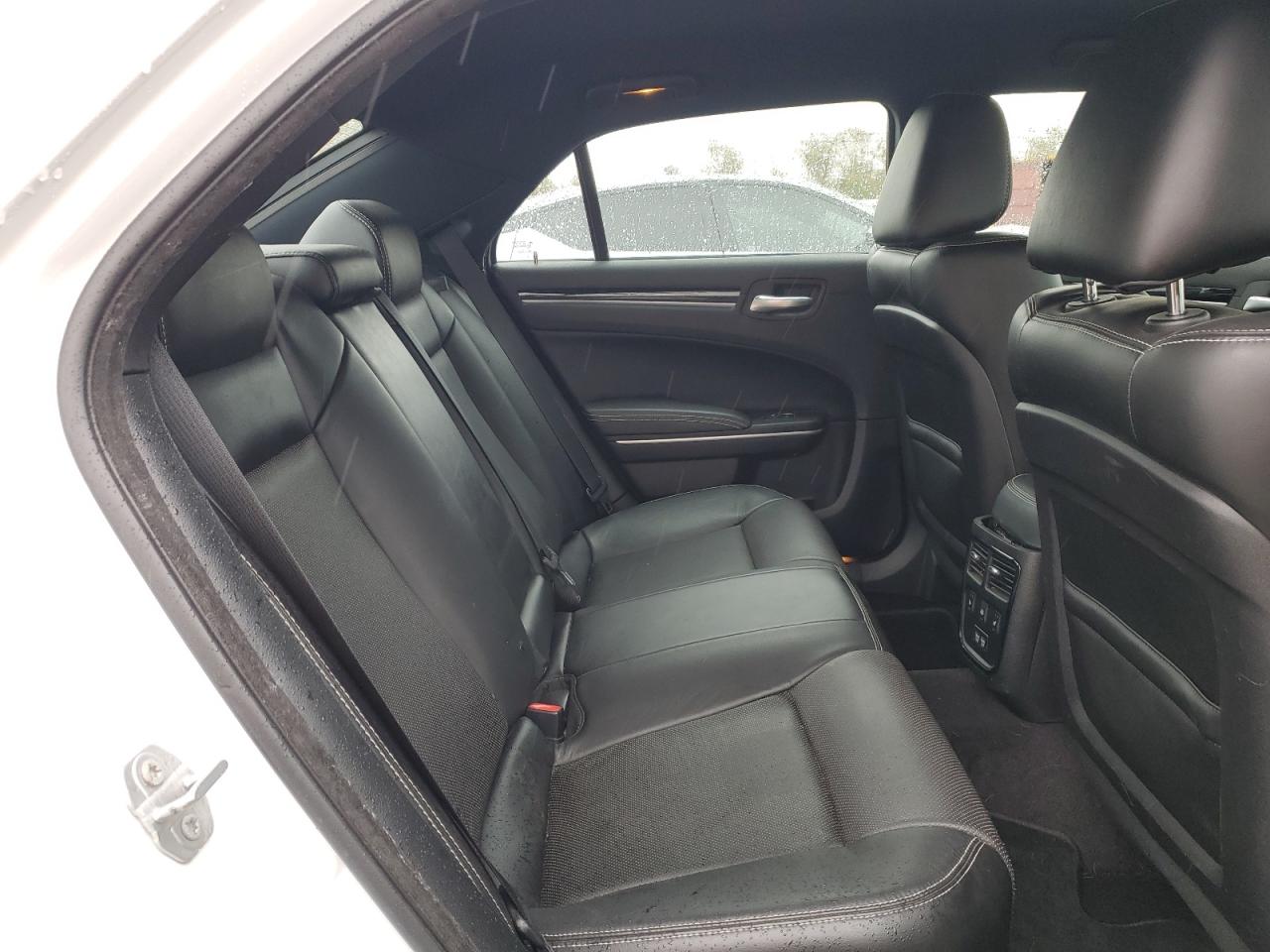 2019 Chrysler 300 VIN 2C3CCABG2KH538237 Copart auction photo, front end / minor dent/scratches damage thumbnail 10