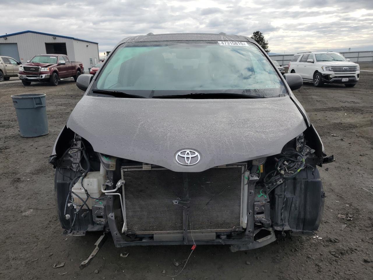 2017 Toyota Sienna VIN 5TDYZ3DC8HS811052 Copart auction photo, front end damage thumbnail 5