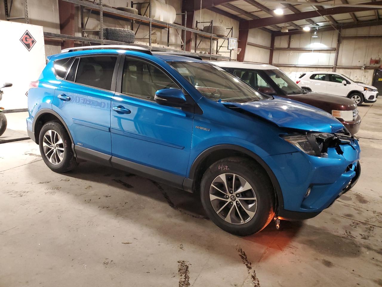 2017 Toyota RAV 4 VIN JTMRJREV4HD102337 Copart auction photo, front end / minor dent/scratches damage thumbnail 4