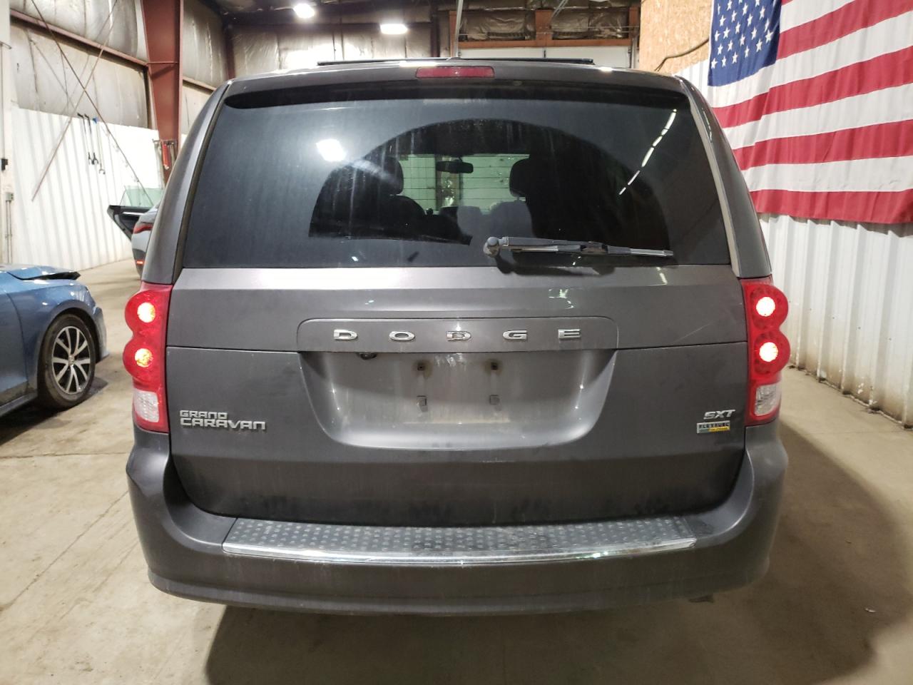 2017 Dodge Caravan VIN 2C4RDGCG0HR697359 Copart auction photo, front end / side damage thumbnail 6