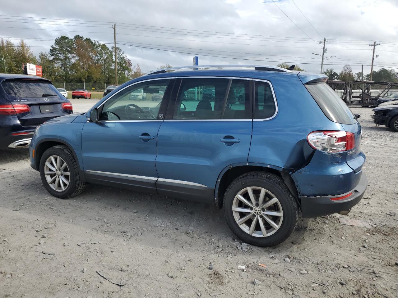 2017 Volkswagen Tiguan VIN WVGRV7AX1HW506082 Copart auction photo, rear end damage thumbnail 2