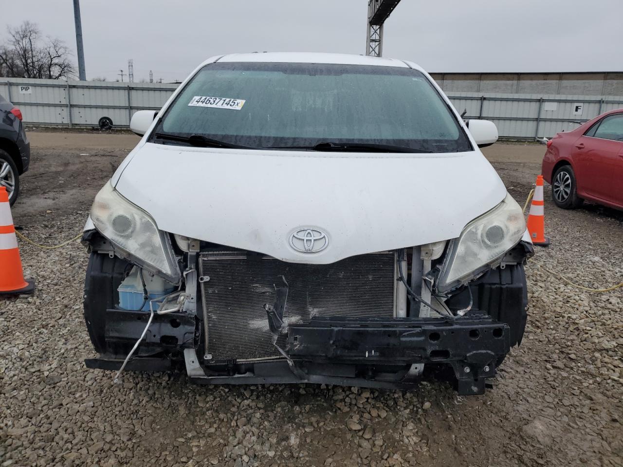2015 Toyota Sienna VIN 5TDKK3DC0FS596015 Copart auction photo, front end damage thumbnail 5