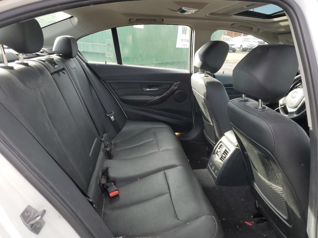 2015 BMW 3er VIN WBA3B5G55FNS15467 Copart auction photo, all over damage thumbnail 10