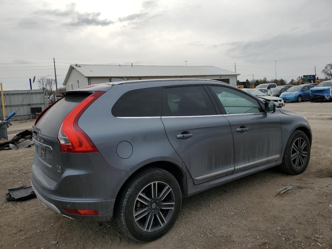 2017 Volvo XC60 VIN YV440MRRXH2107984 Copart auction photo, front end damage thumbnail 3