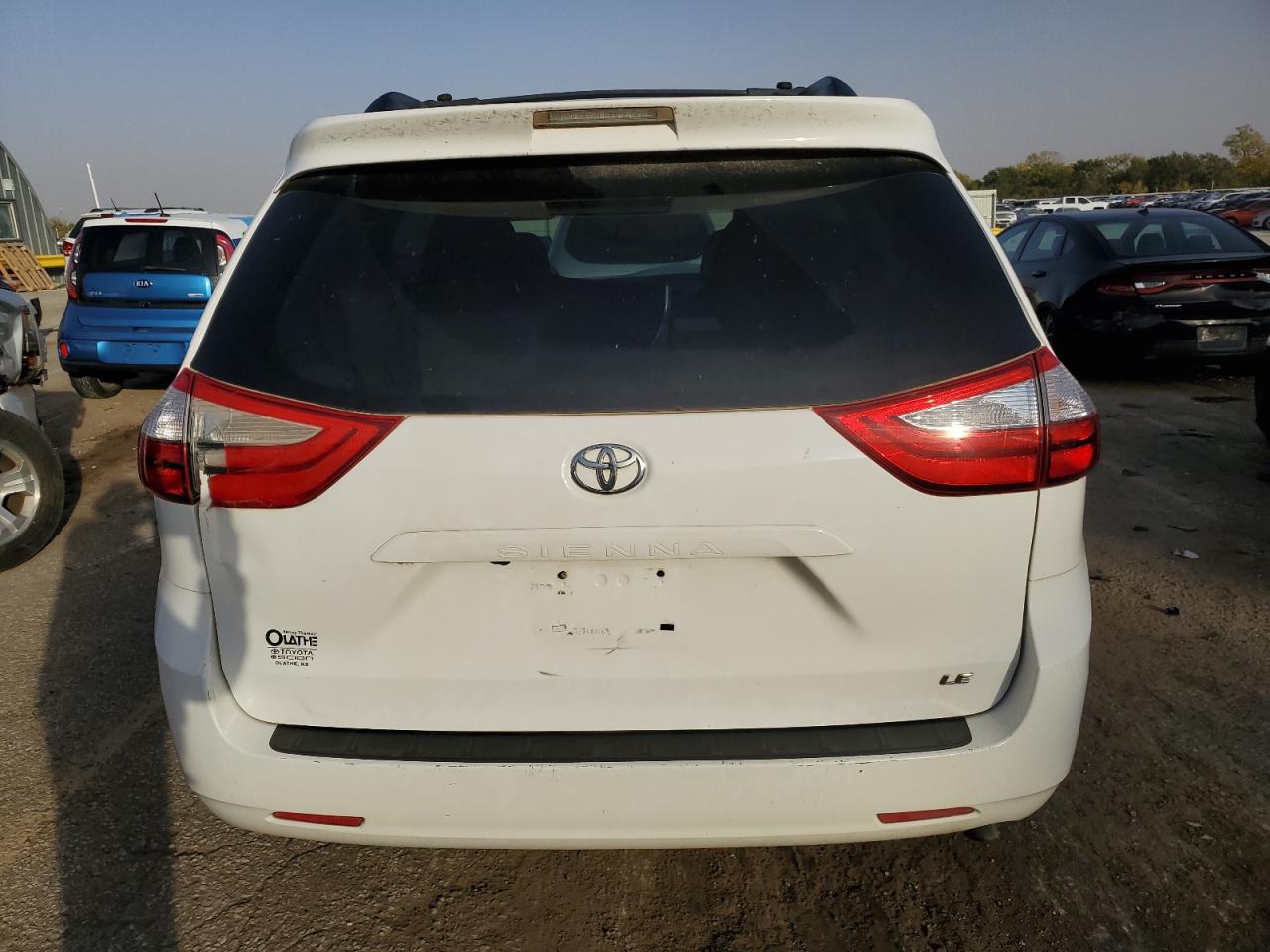 2015 Toyota Sienna VIN 5TDKK3DC7FS607298 Copart auction photo, front end / minor dent/scratches damage thumbnail 6