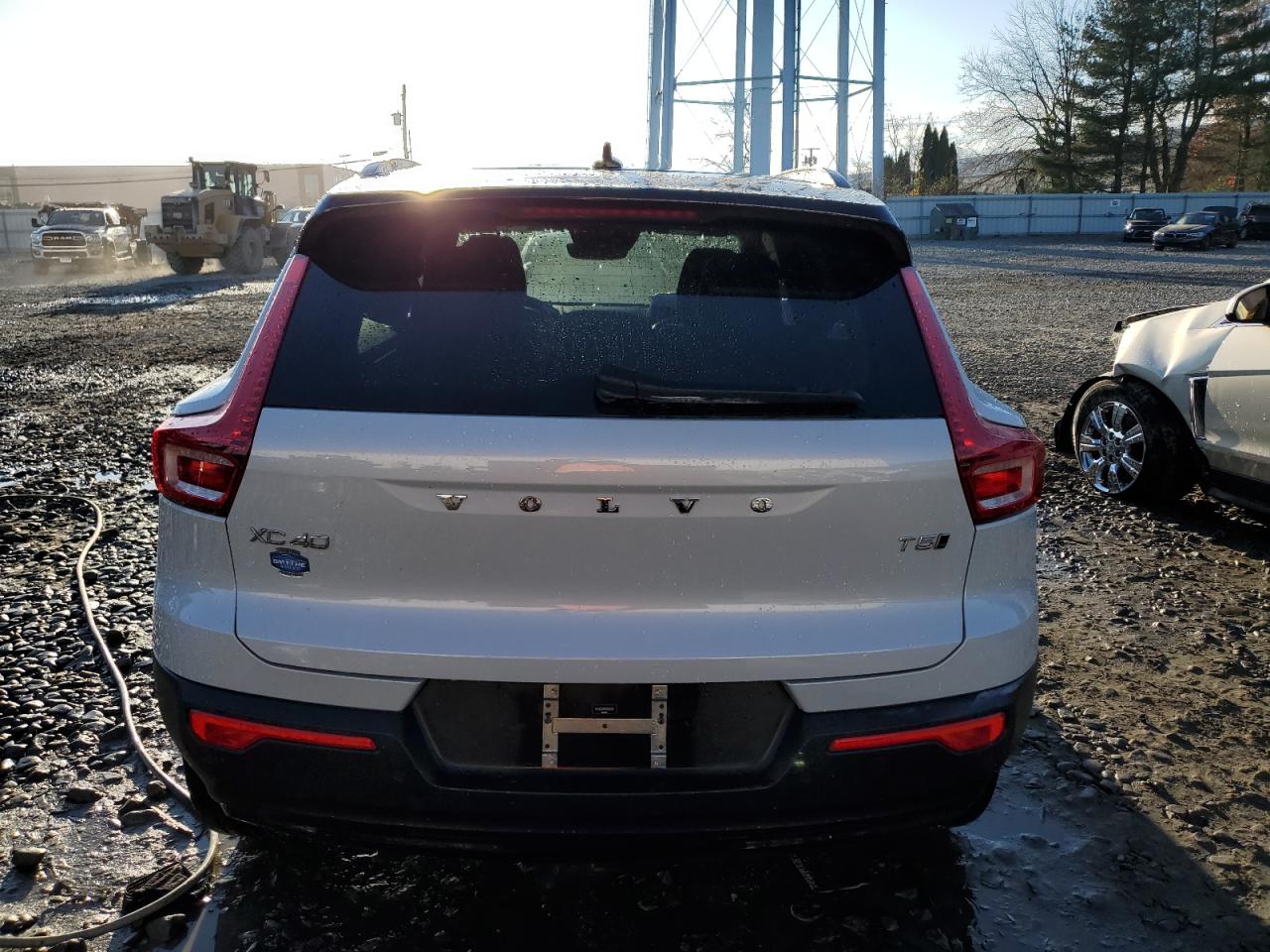 2021 Volvo XC40 VIN YV4162UM3M2509258 Copart auction photo, front end / undercarriage damage thumbnail 6