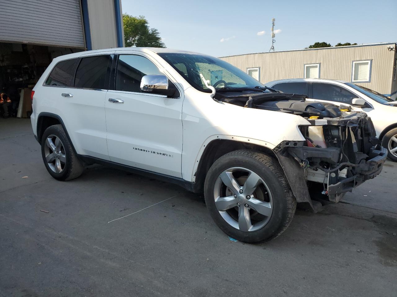 2015 Jeep Grand Cherokee VIN 1C4RJFBG5FC117792 Copart auction photo, front end / minor dent/scratches damage thumbnail 4