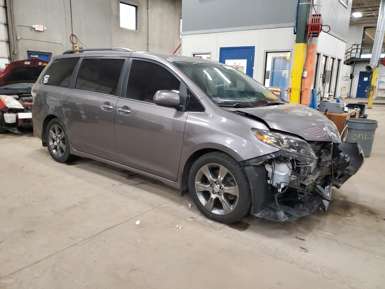 2016 Toyota Sienna VIN 5TDXK3DC2GS750120 Copart auction photo, front end damage thumbnail 4