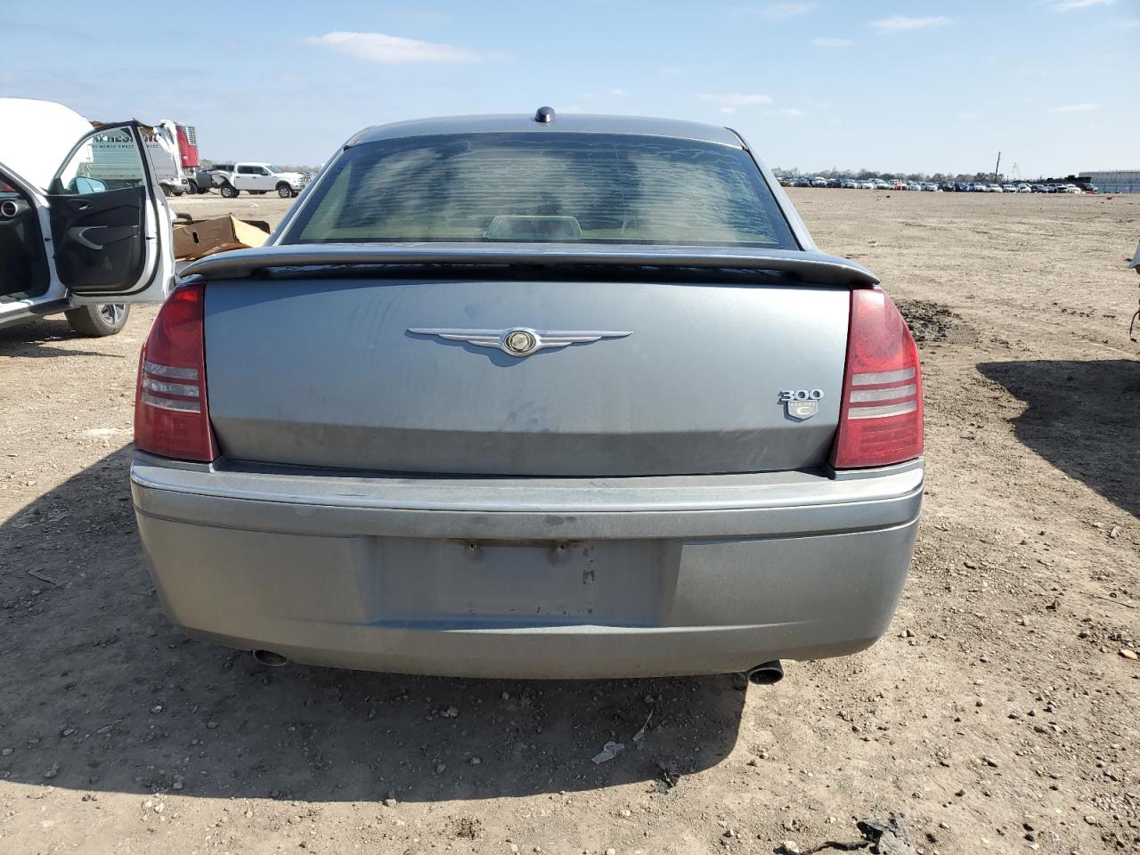 2006 Chrysler 300 VIN 2C3LA63H76H194131 Copart auction photo, front end / minor dent/scratches damage thumbnail 6