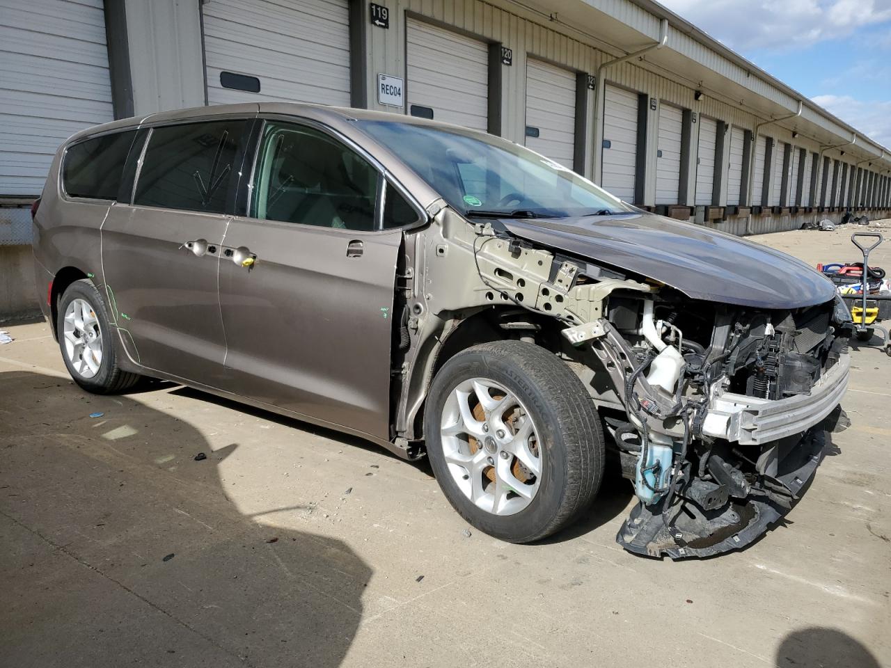 2018 Chrysler Pacifica VIN 2C4RC1FG4JR117466 Copart auction photo, front end damage thumbnail 4