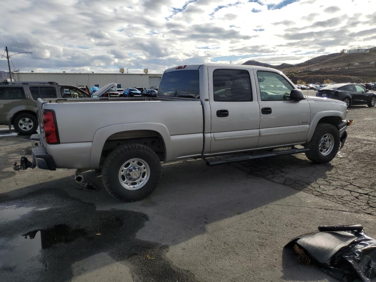 2004 Chevrolet Silverado VIN 1GCGC23UX4F130368 Copart auction photo, front end damage thumbnail 3