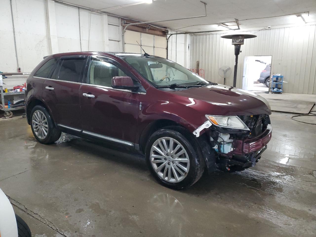 2011 Lincoln MKX VIN 2LMDJ8JKXBBJ15641 Copart auction photo, front end / minor dent/scratches damage thumbnail 4