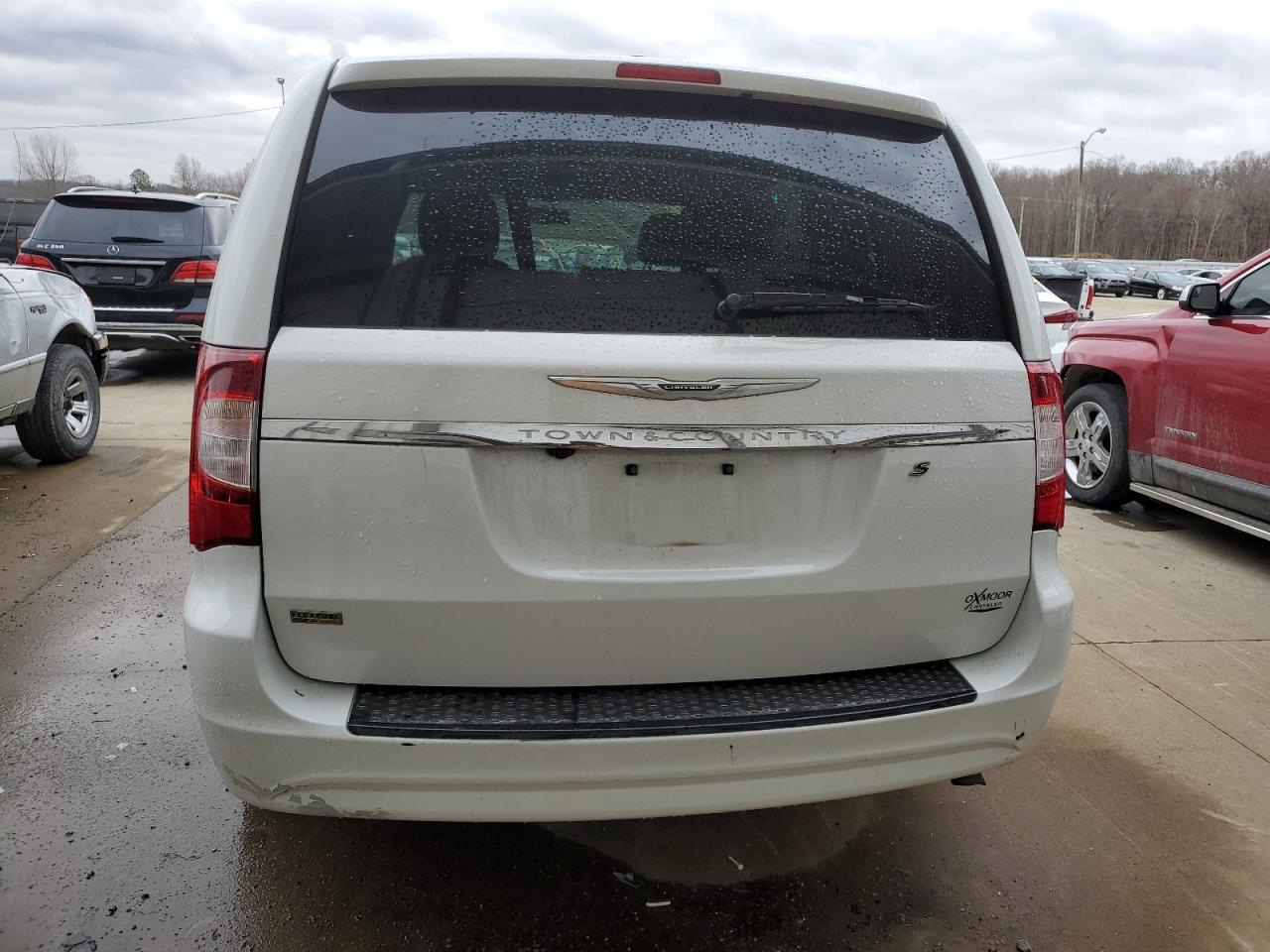 2015 Chrysler Town & Country VIN 2C4RC1HG7FR711005 Copart auction photo, minor dent/scratches damage thumbnail 6