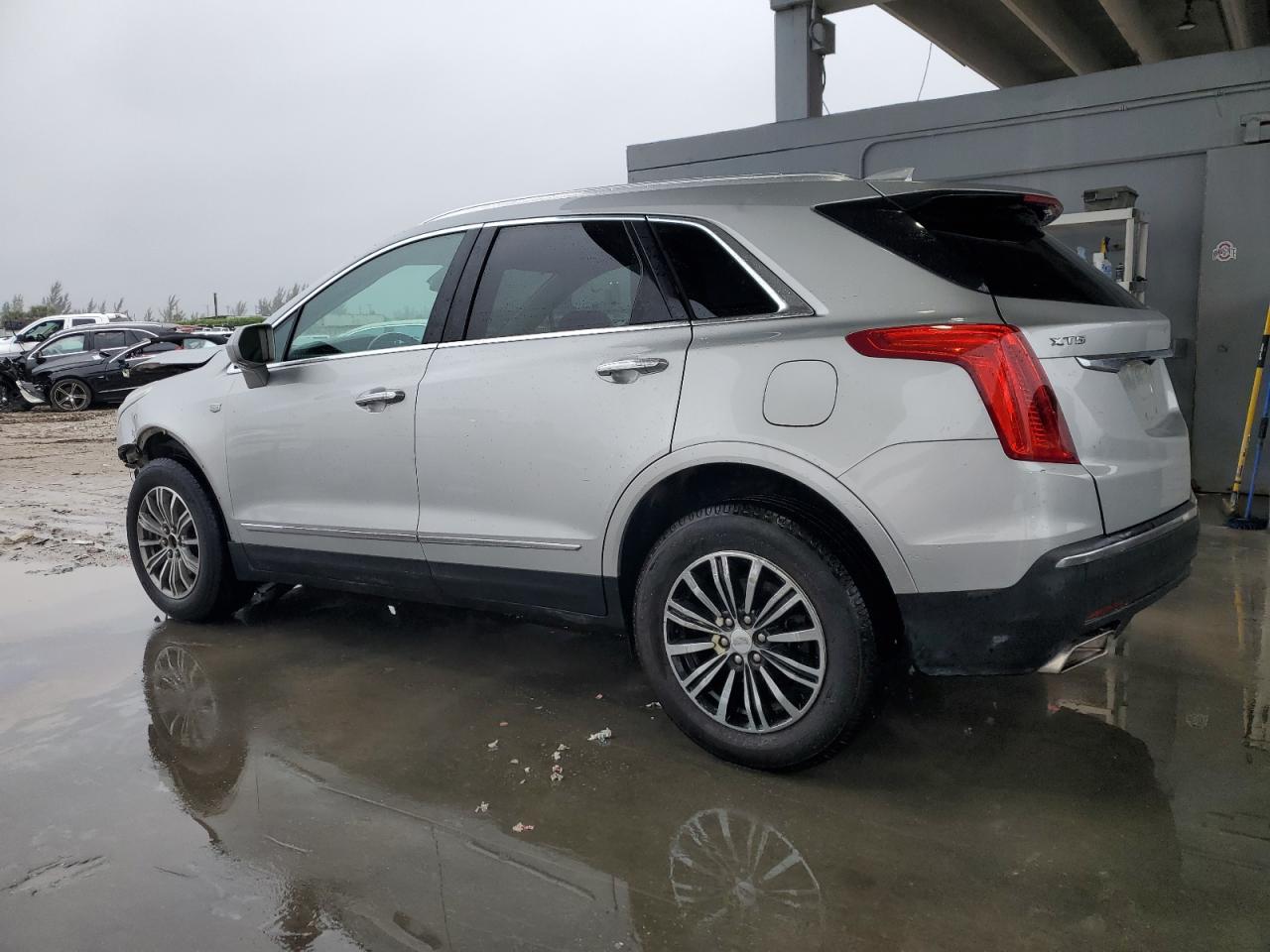 2017 Cadillac XT5 VIN 1GYKNBRS4HZ216882 Copart auction photo, front end / minor dent/scratches damage thumbnail 2