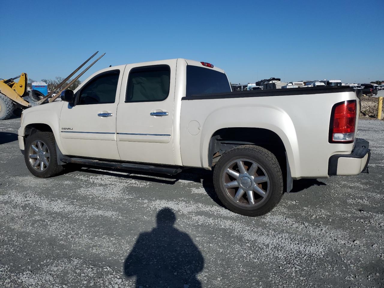 2011 GMC Sierra VIN 3GTP2XE26BG222472 Copart auction photo, all over damage thumbnail 2